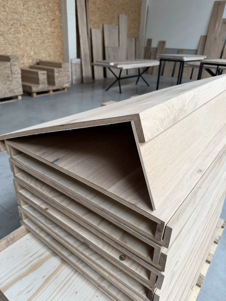 Pièces de rénovation d’escalier en chêne empilées de profil